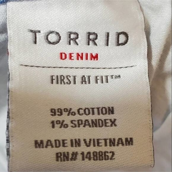 Torrid distressed 5 button rolled hem shorts plus size 20 - Picture 7 of 8